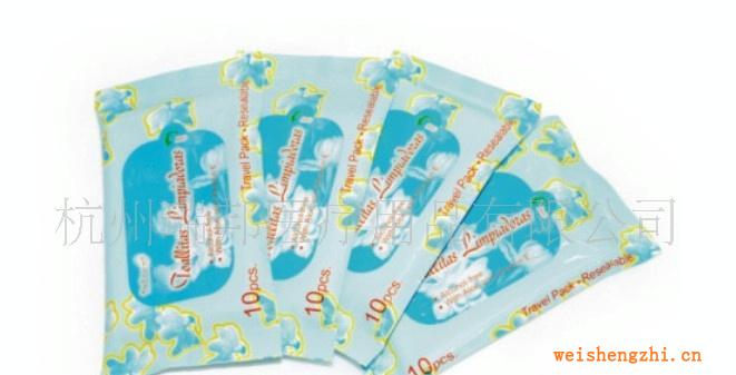 10片裝旅行系列便攜濕巾/濕紙巾，攜帶使用方便，是旅游佳伴侶