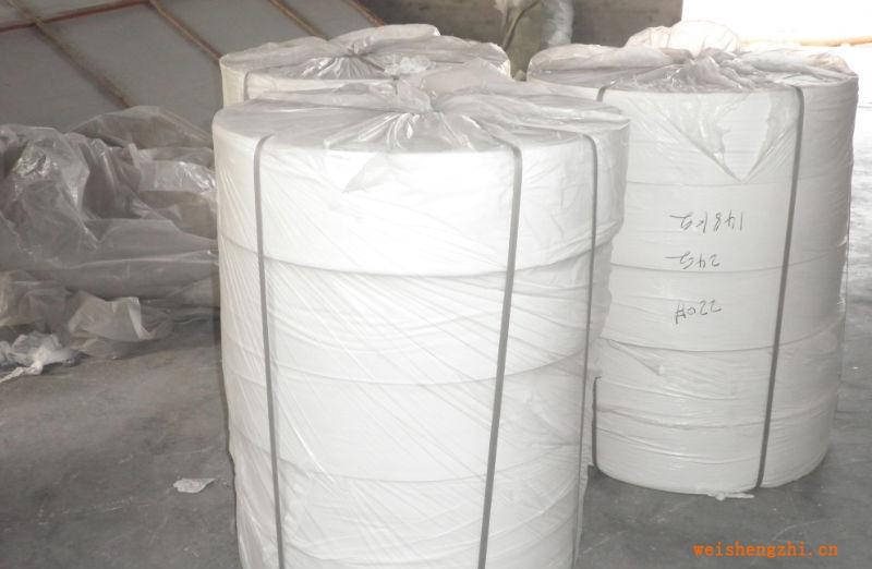 廠家供應(yīng)大量質(zhì)量上乘純木漿衛(wèi)生紙原紙