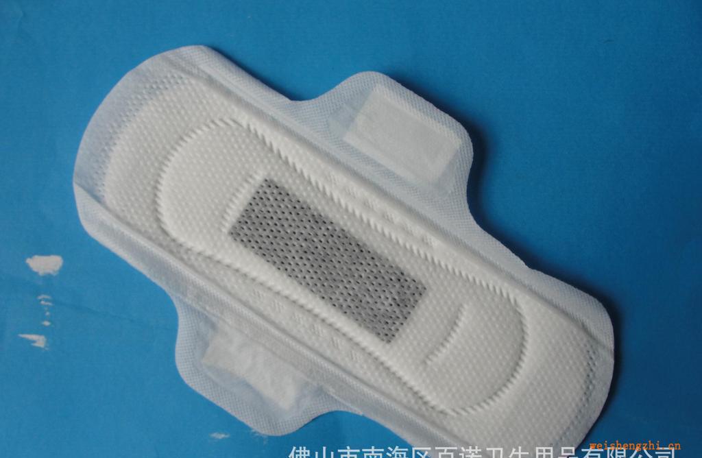 3D立体防漏竹炭芯片排湿透气日用柔棉卫生巾生产厂家