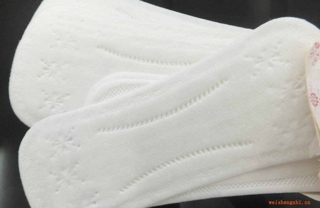 卫生巾厂家供应8度新空间20片快易卫生护垫柔网护垫卫生护垫批发
