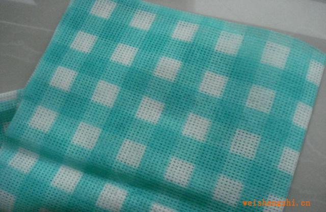 生产加工各种类型一次性无纺桌布